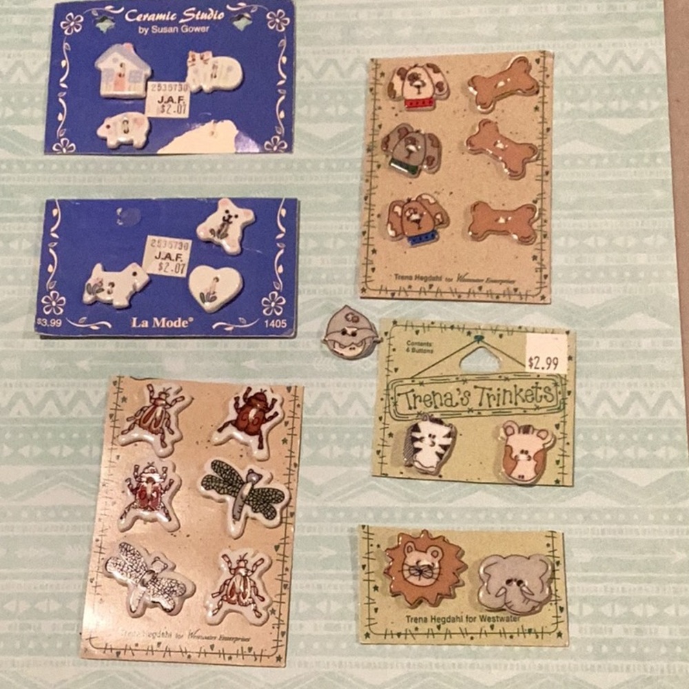 ASSORTMENT OF SEWING ITEMS